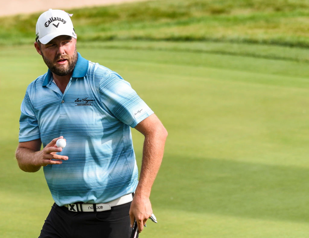 WATCH: Clemson student wins $10,000 by draining full-court putt